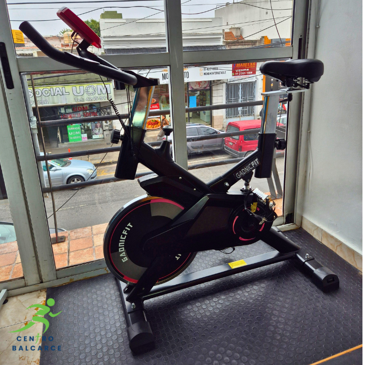 Bicicleta fija para entrenamiento funcional